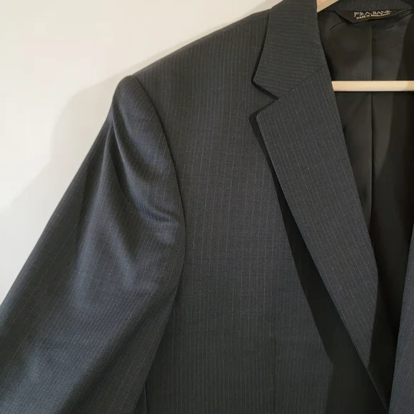 Jos. A. Bank Tailored Fit Traveler's Collection 100% Wool Sport Coat 42L Black